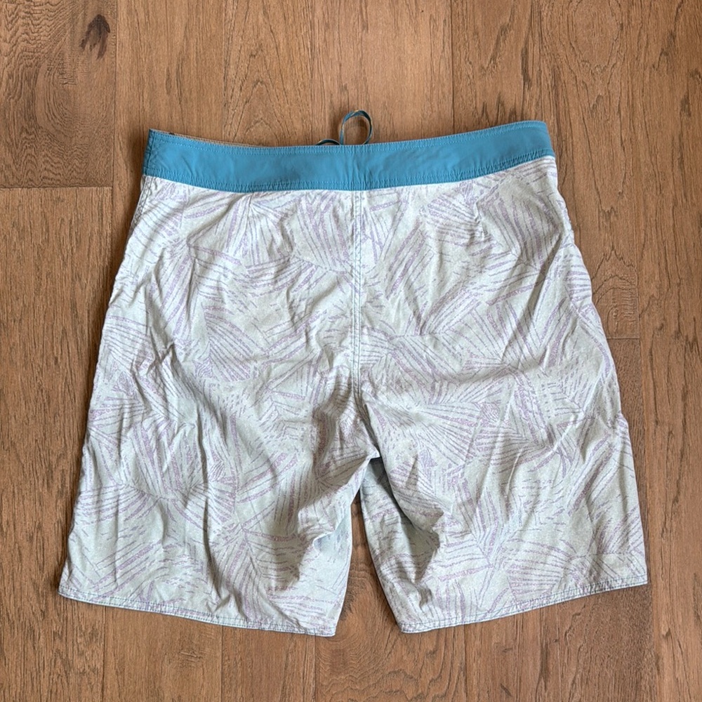 Patagonia Men's Wavefarer Boardshorts Size 36 - Picture 6 of 8